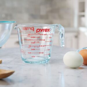 Alternative view of Pyrex® 2-cup Measuring Cup
